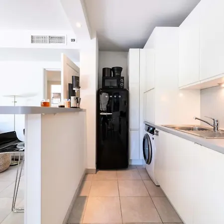2p Rez-de-jardin Avec Piscine - Calme, Parking Prive - 2p Rez-de-jardin Avec Piscine - Calme, Parking Prive Mae-2133 דירה