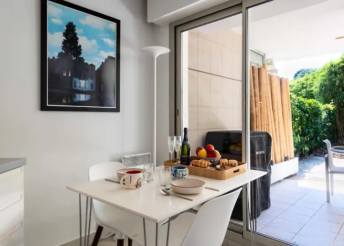 2p Rez-de-jardin Avec Piscine - Calme, Parking Prive - 2p Rez-de-jardin Avec Piscine - Calme, Parking Prive Mae-2133 Apartament