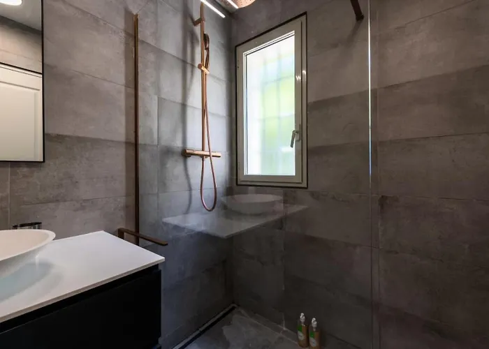 2p Rez-de-jardin Avec Piscine - Calme, Parking Prive - 2p Rez-de-jardin Avec Piscine - Calme, Parking Prive Mae-2133